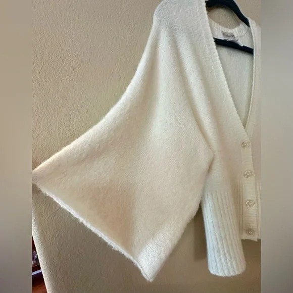 Chadwick’s Women’s  Cream/Ivory Cropped Cardigan “Beautiful Sleeves” Size Medium - Picture 7 of 8